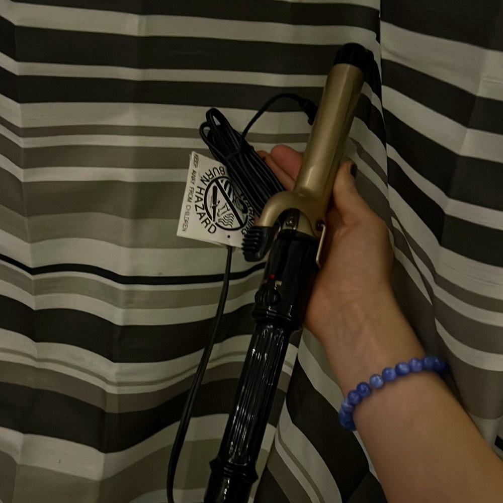 new hair curler not including the box.  never used